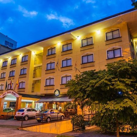 Hotel Pinares Plaza Pereira Extérieur photo