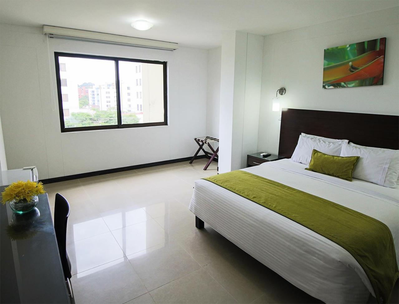 Hotel Pinares Plaza Pereira Extérieur photo