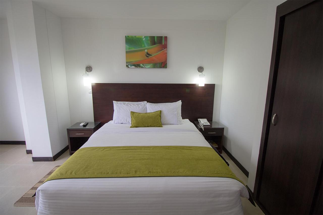 Hotel Pinares Plaza Pereira Extérieur photo