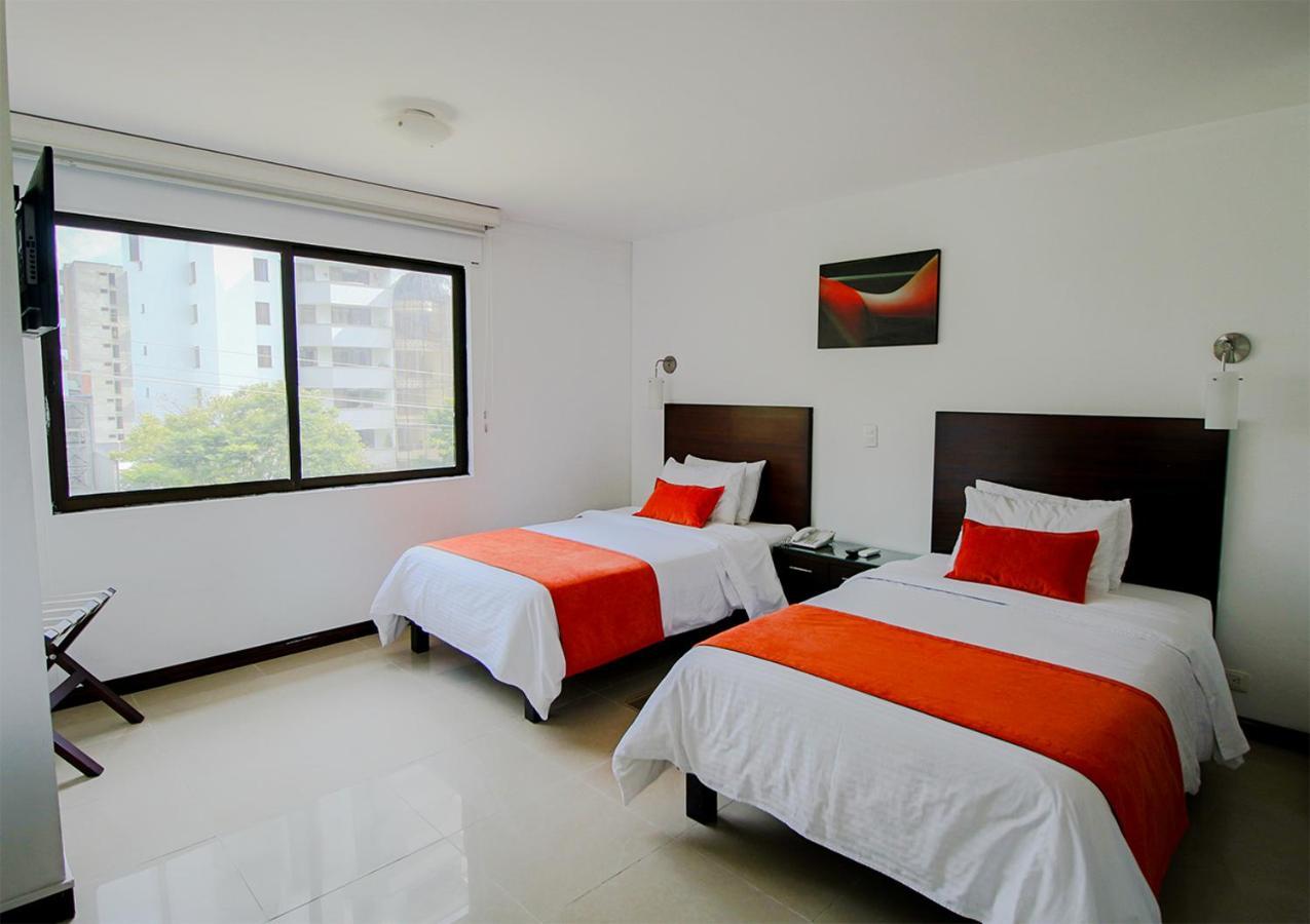 Hotel Pinares Plaza Pereira Extérieur photo