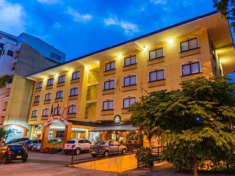 Hotel Pinares Plaza Pereira Extérieur photo