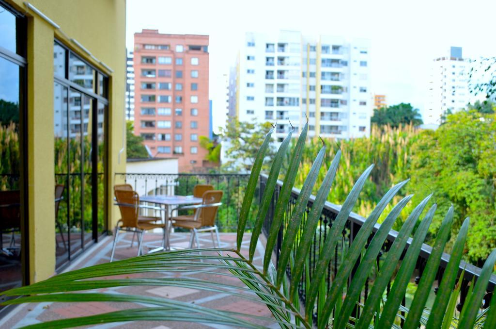 Hotel Pinares Plaza Pereira Extérieur photo