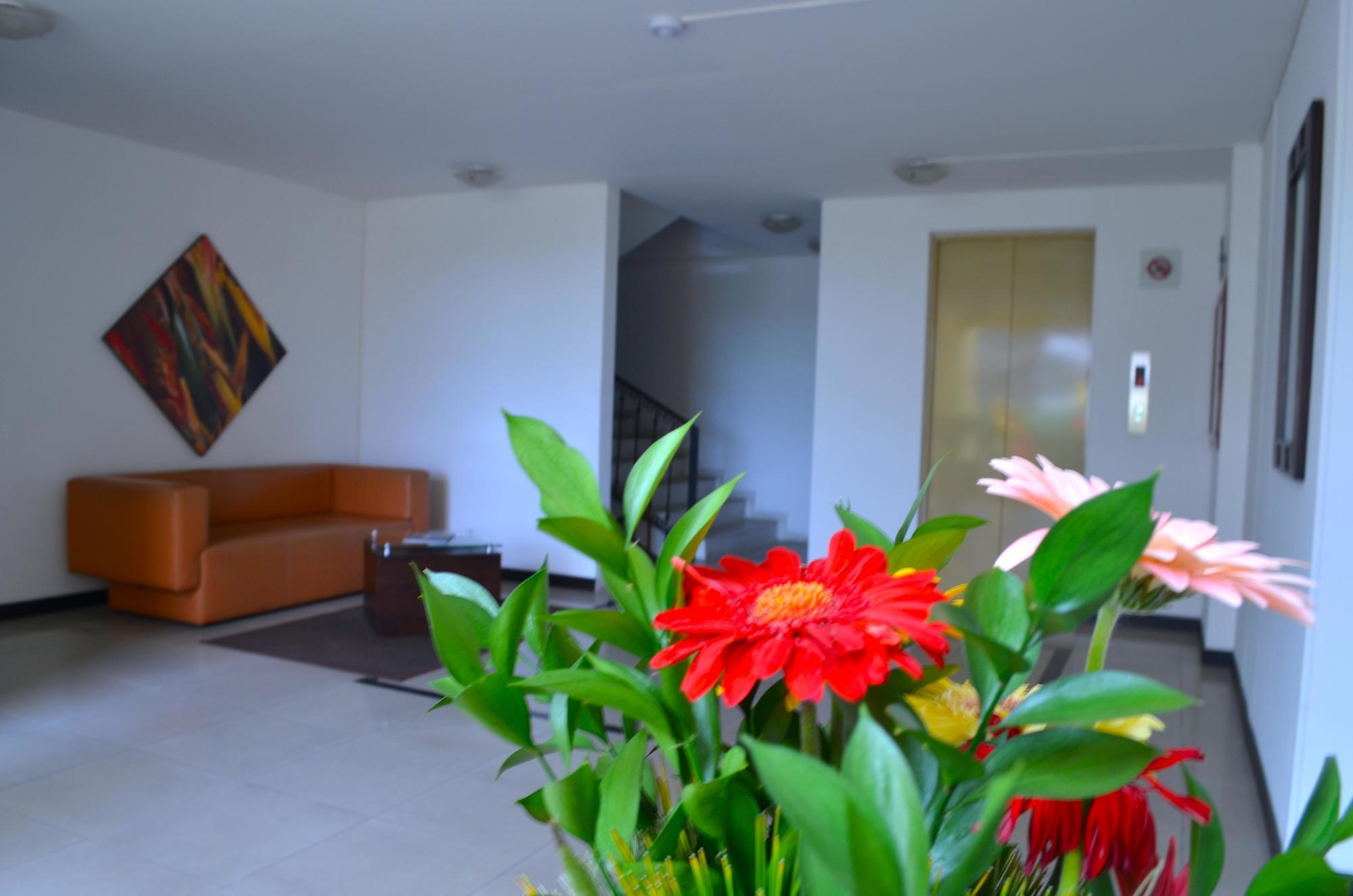 Hotel Pinares Plaza Pereira Extérieur photo