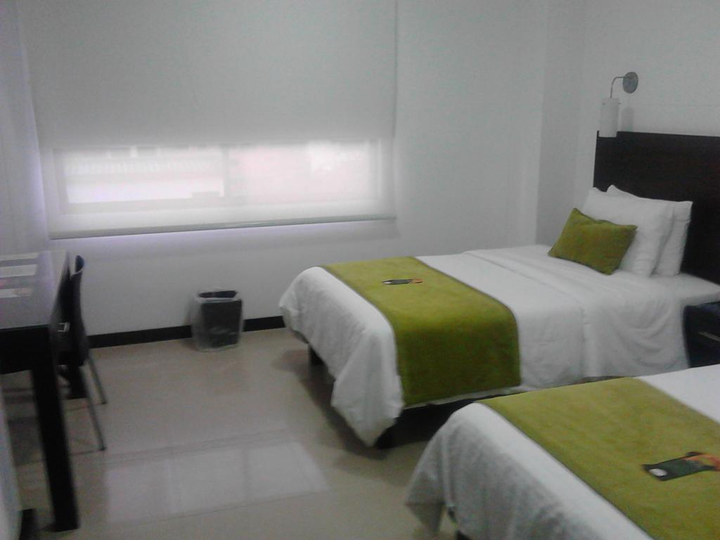 Hotel Pinares Plaza Pereira Extérieur photo