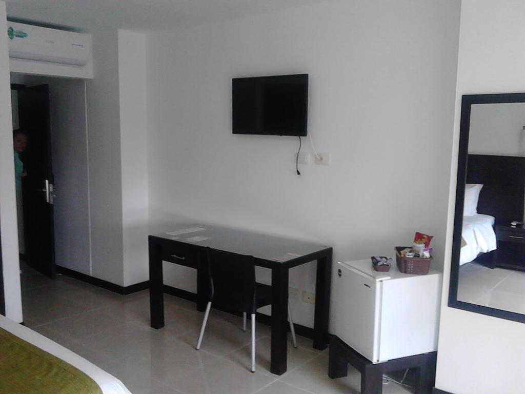 Hotel Pinares Plaza Pereira Extérieur photo