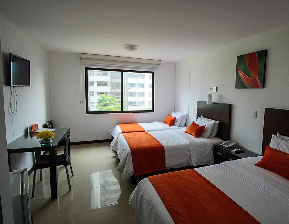Hotel Pinares Plaza Pereira Extérieur photo