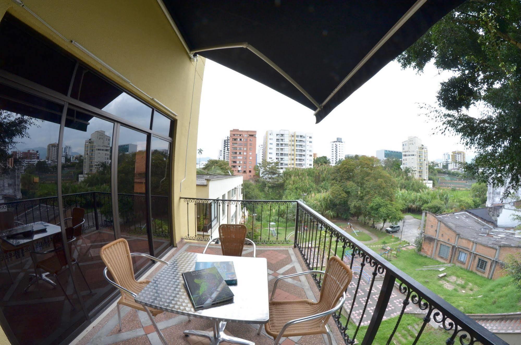 Hotel Pinares Plaza Pereira Extérieur photo